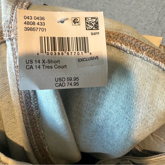 American Eagle Strigid Mom Jean Lightwash Whitewash Sz 14S AEO New Petite Short - Picture 8 of 14